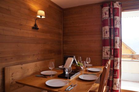 Rent in ski resort 3 room apartment sleeping corner 8 people (E03) - Les Chalets de Praroustan - Pra Loup - Living room