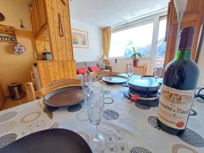 Rent in ski resort Studio cabin 4 people (219) - Résidence Chaumont II - Pra Loup - Dining area
