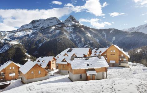 Vacances en montagne Résidence le Village de Praroustan - Pra Loup - Extérieur hiver