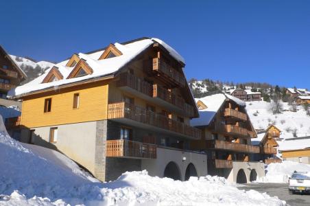 Location au ski Résidence Les Chalets de Praroustan - Pra Loup - Extérieur hiver