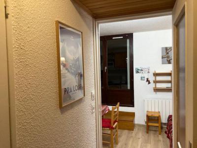 Rent in ski resort Studio sleeping corner 4 people (403) - Résidence les Marmottes Bleues - Pra Loup - Corridor