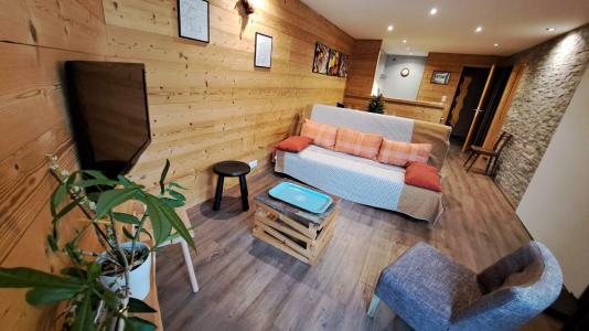 Rent in ski resort 3 room apartment sleeping corner 6 people (C2) - Résidence les Mélèzes - Pra Loup - Living room