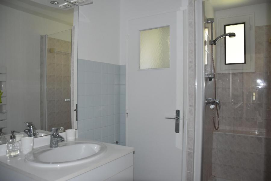 Rent in ski resort 2 room apartment 5 people (ARBIS) - Résidence Grand Marchet - Pralognan-la-Vanoise - Shower room