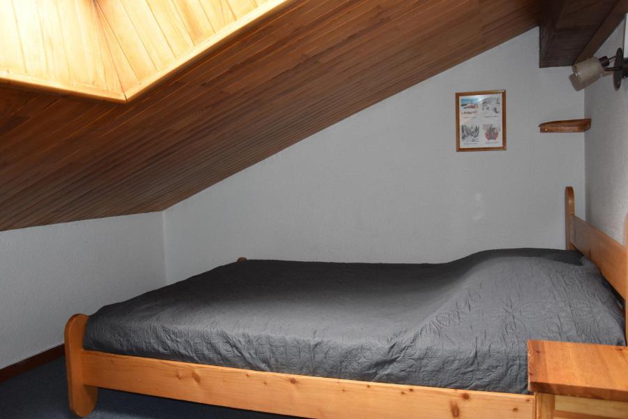 Rent in ski resort 3 room apartment 6 people (6) - Résidence les Aroles - Pralognan-la-Vanoise - Bedroom
