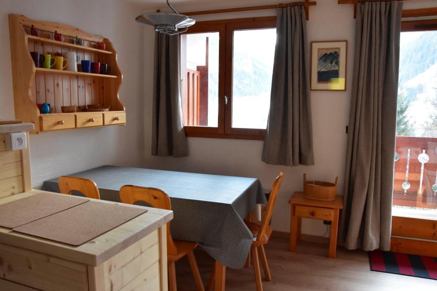 Wynajem na narty Apartament 3 pokojowy 4 osób (C4) - Résidence les Glaciers - Pralognan-la-Vanoise - Pokój gościnny