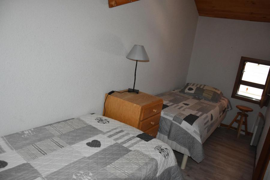 Rent in ski resort 3 room mezzanine apartment 6 people (CC5) - Résidence les Pariettes - Pralognan-la-Vanoise - Bedroom