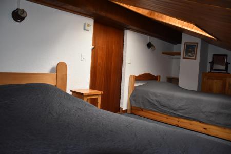 Rent in ski resort 3 room apartment 6 people (6) - Résidence les Aroles - Pralognan-la-Vanoise - Bedroom