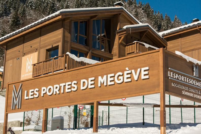 Ski verhuur Résidence Les Portes de Megève - Praz sur Arly - Buiten winter