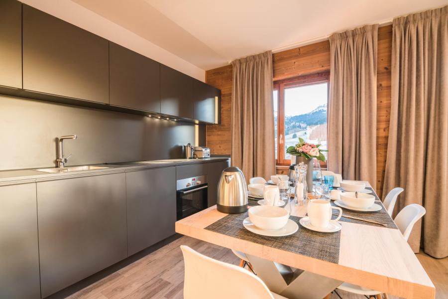 Rent in ski resort Résidence Les Portes de Megève - Praz sur Arly - Open-plan kitchen