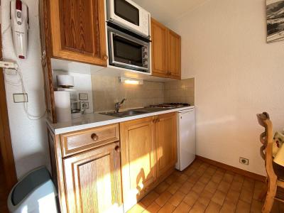 Rent in ski resort Studio cabin 4 people (00F) - Résidence Clos des Meurets - Praz sur Arly - Open-plan kitchen