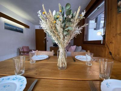 Ski verhuur Appartement 2 kabine kamers 5 personen (B1J) - Résidence le Clos d'Arly - Praz sur Arly - Woonkamer