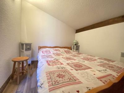 Rent in ski resort 2 room apartment 6 people (A16) - Résidence Praz les Pistes - Praz sur Arly - Bedroom under mansard