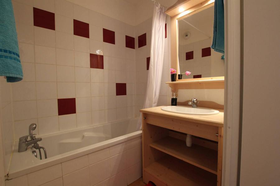 Location au ski Appartement 2 pièces cabine 6 personnes (C1) - Résidence des Gentianes - Puy-Saint-Vincent - Salle de bain
