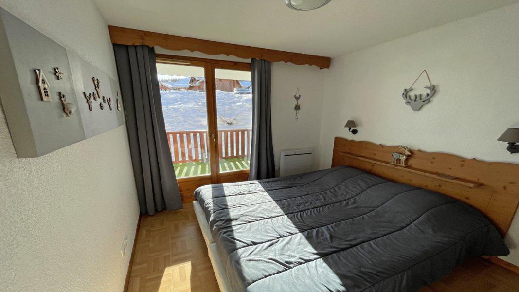Rent in ski resort 3 room apartment 6 people (EC2) - Résidence Gentianes - Puy-Saint-Vincent - Bedroom
