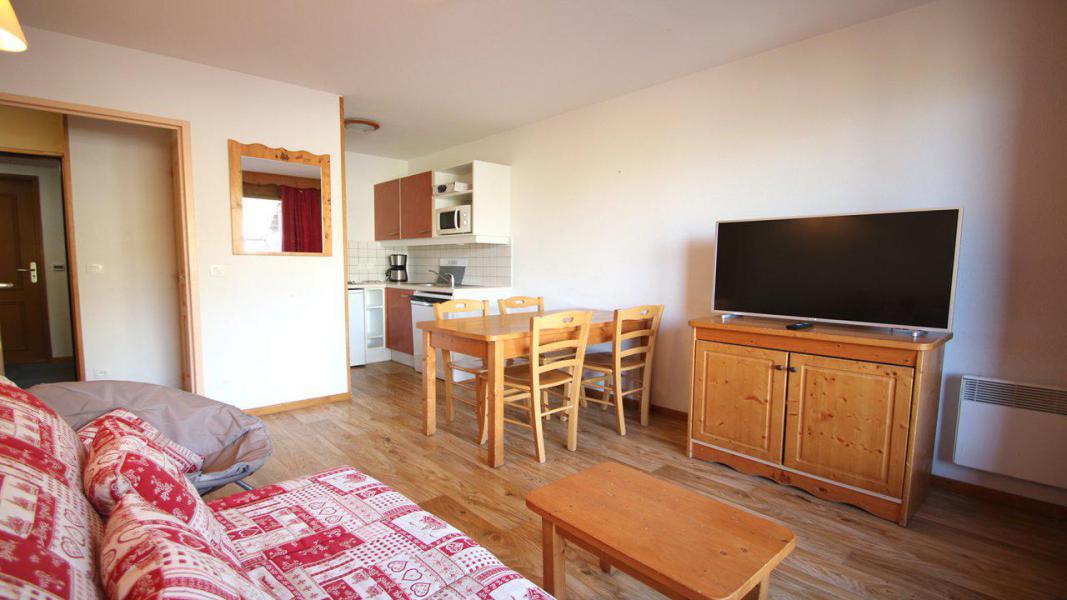 Rent in ski resort 2 room apartment sleeping corner 6 people (A706) - Résidence Hameau des Ecrins - Puy-Saint-Vincent - Living room