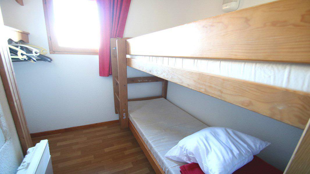 Rent in ski resort 4 room apartment 6 people (B112) - Résidence Hameau des Ecrins - Puy-Saint-Vincent - Bunk beds