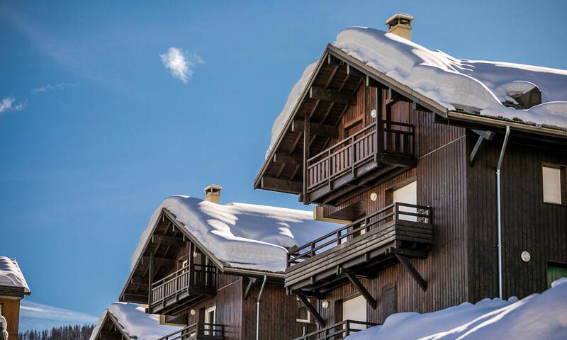 Rent in ski resort Résidence les Chalets de Puy Saint Vincent - MH - Puy-Saint-Vincent - Winter outside