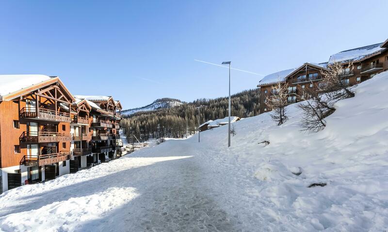 Location au ski Résidence les Gentianes - Maeva Home - Puy-Saint-Vincent - Extérieur hiver