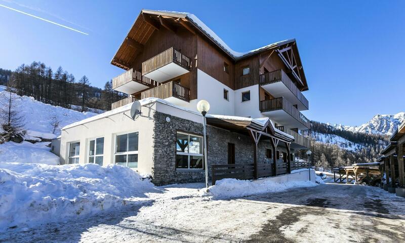 Rent in ski resort Résidence les Gentianes - MH - Puy-Saint-Vincent - Winter outside