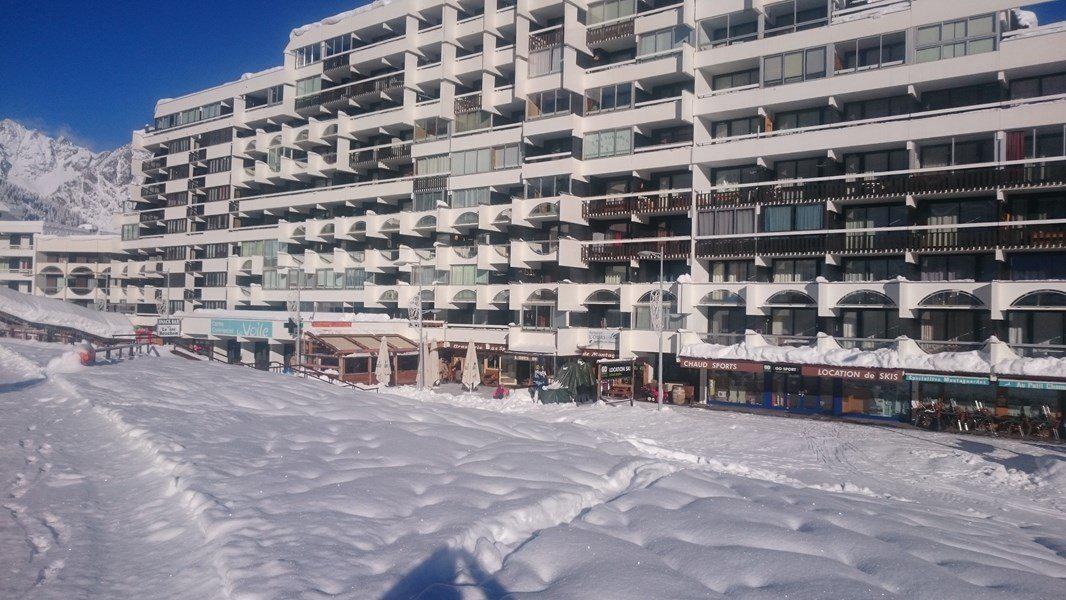 Rent in ski resort Résidence Pendine 1 - Puy-Saint-Vincent - Winter outside