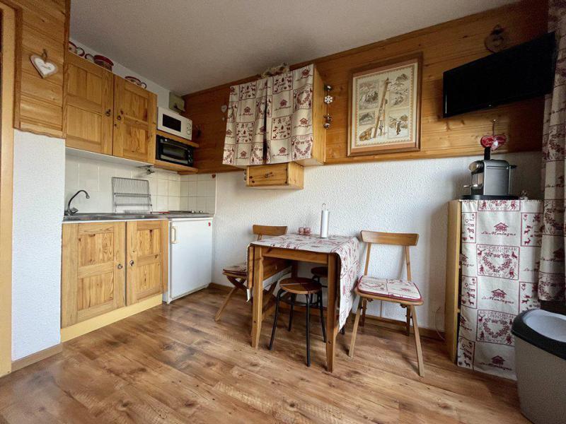 Rent in ski resort Studio sleeping corner 4 people (202) - Résidence Pendine 1 - Puy-Saint-Vincent - Apartment