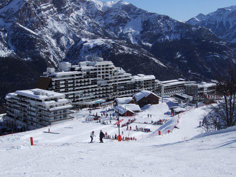 Vacances en montagne Résidence St Moritz - Puy-Saint-Vincent - Extérieur hiver