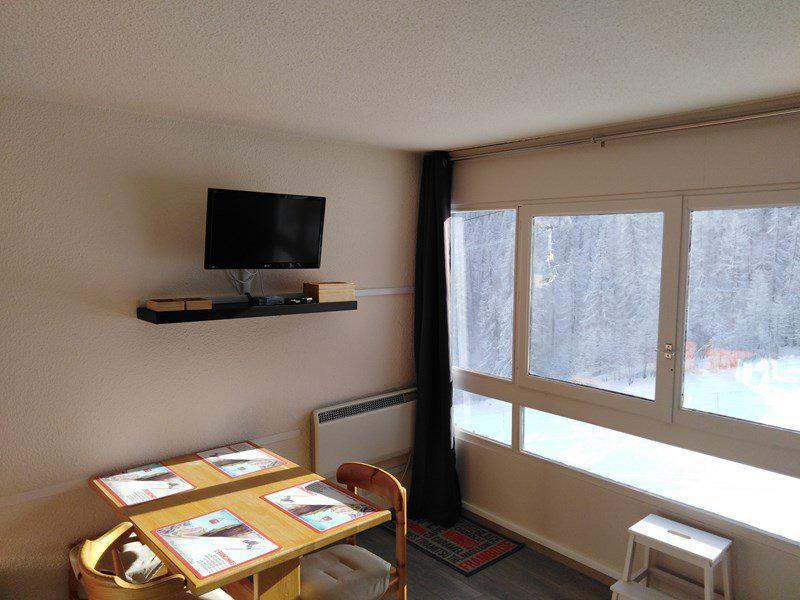 Rent in ski resort Studio sleeping corner 4 people (806) - Résidence Valgardena - Puy-Saint-Vincent - Apartment