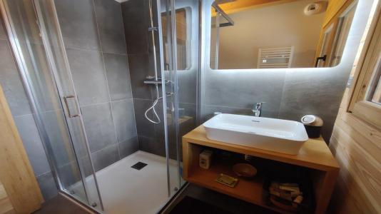 Rent in ski resort 5 room duplex chalet 14 people - Chalet Piganiol - Puy-Saint-Vincent - Shower