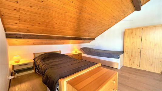 Rent in ski resort 3 room mezzanine apartment 6 people (05) - Les Soldanelles - Puy-Saint-Vincent - Apartment