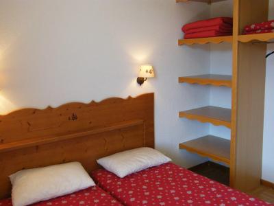 Skiverleih 2-Zimmer-Holzhütte für 6 Personen (C22) - Résidence des Gentianes - Puy-Saint-Vincent - Offener Schlafbereich