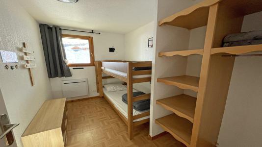 Rent in ski resort 3 room apartment 6 people (EC2) - Résidence Gentianes - Puy-Saint-Vincent - Sleeping area