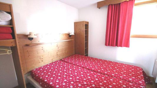 Rent in ski resort 4 room apartment 6 people (B112) - Résidence Hameau des Ecrins - Puy-Saint-Vincent - Bedroom