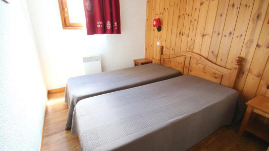 Rent in ski resort 3 room apartment 4 people (C12) - Résidence La Dame Blanche - Puy-Saint-Vincent - Bedroom