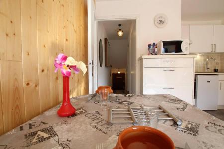 Rent in ski resort Studio 2 people (022) - Résidence le Chamois - Puy-Saint-Vincent - Apartment