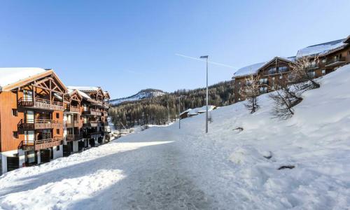 Rent in ski resort Résidence les Gentianes - MH - Puy-Saint-Vincent - Winter outside