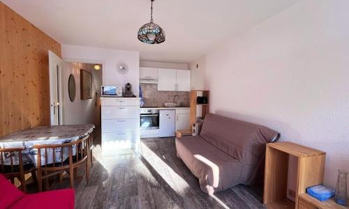Rent in ski resort Studio 4 people (25m²) - Résidence Saint Roch - Puy-Saint-Vincent - Living room