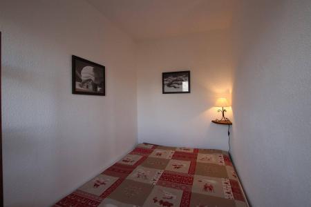Rent in ski resort Studio cabin 4 people (107) - Résidence Topaze - Puy-Saint-Vincent - Bedroom