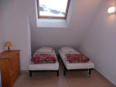 Rent in ski resort 4 room apartment 8 people (B34-35) - Résidence Gardette - Réallon - Single bed