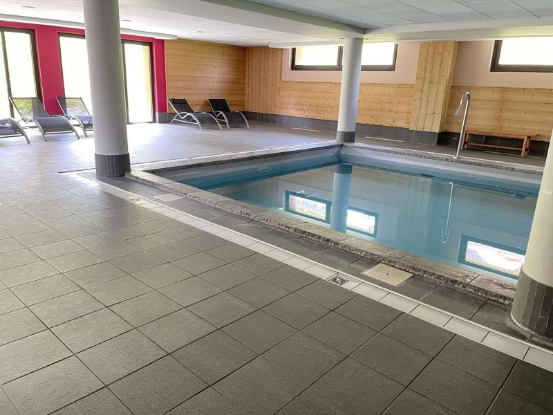 Location au ski Deneb - Risoul - Piscine