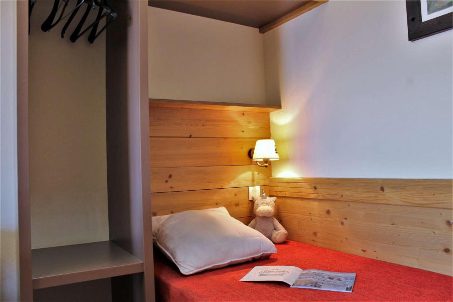 Rent in ski resort 2 room apartment sleeping corner 5 people (309) - Résidence Antarès - Risoul - Bedroom