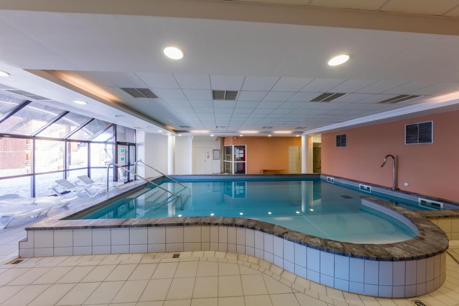 Rent in ski resort Résidence Castor et Pollux - Risoul - Swimming pool