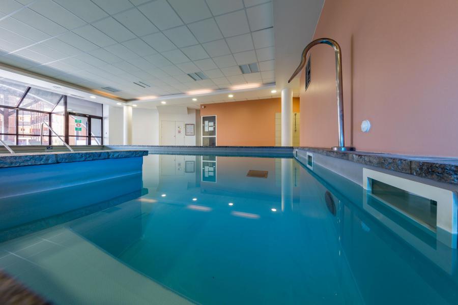 Rent in ski resort Résidence Castor et Pollux - Risoul - Swimming pool