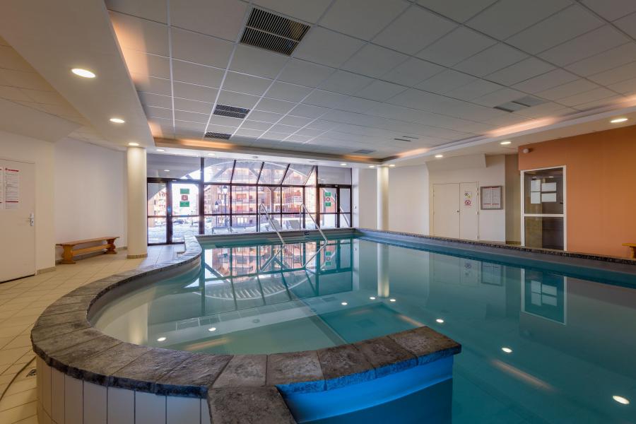 Rent in ski resort Résidence Castor et Pollux - Risoul - Swimming pool