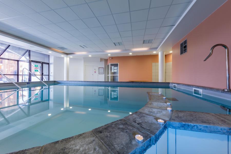 Rent in ski resort Résidence Castor et Pollux - Risoul - Swimming pool