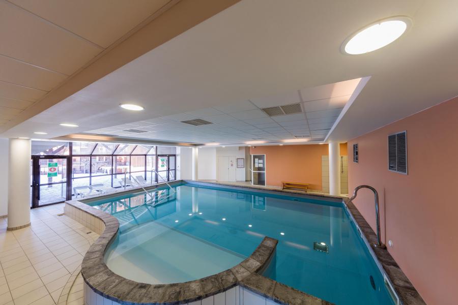 Rent in ski resort Résidence Castor et Pollux - Risoul - Swimming pool