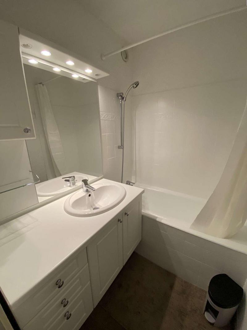 Rent in ski resort 2 room apartment 4 people (411) - Résidence Césier - Risoul - Bathroom