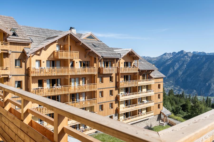 Rent in ski resort Résidence Club MMV Le Silvana - Risoul - Winter outside