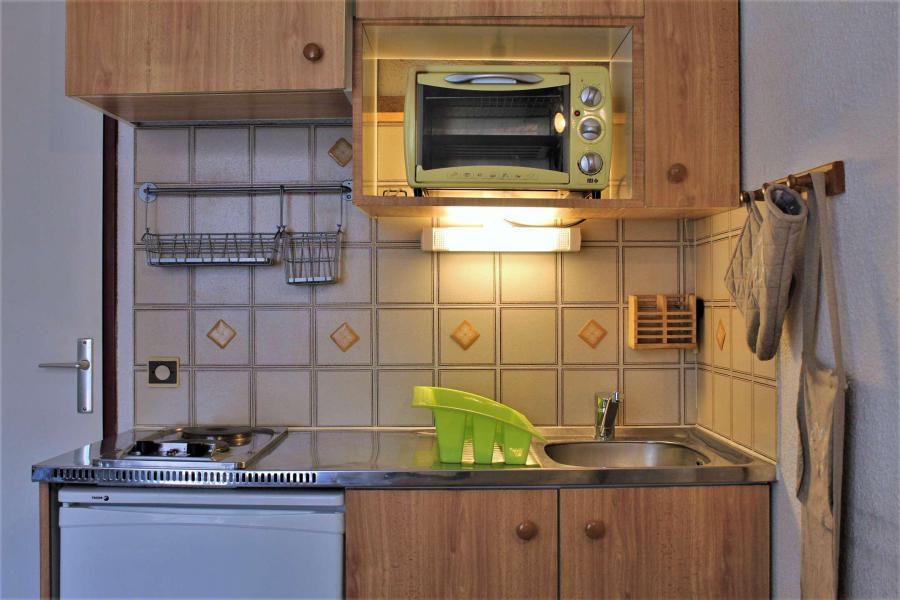 Rent in ski resort Studio sleeping corner 4 people (54) - Résidence Edelweiss A - Risoul - Kitchenette