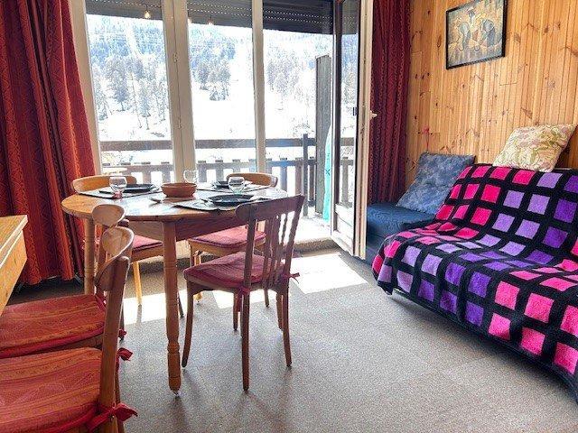 Rent in ski resort 2 room apartment 4 people (34) - Résidence Le Cesier - Risoul - Living room