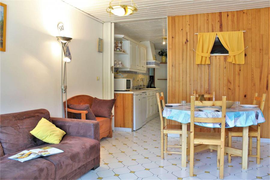 Rent in ski resort 2 room apartment sleeping corner 6 people (05) - Résidence le Petit Laus - Risoul - Living room